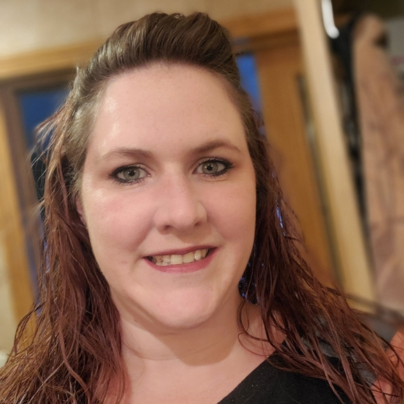 Meet your Posher, Amanda - Picture 3 of 3